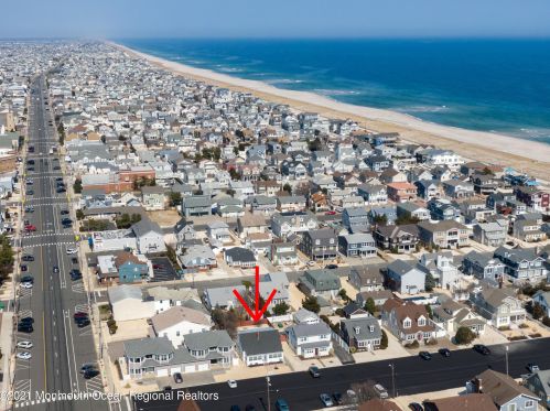 23 New York Ave, Lavallette NJ 08735-2537 exterior