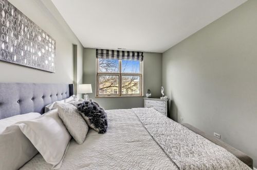 2246 Lakewood Ave, Chicago IL 60614-3629 exterior