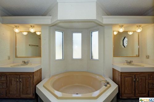 1740 Knl Schwope Rd, Spring Branch TX 78070-6213 exterior