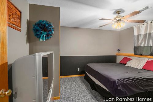 2392 Windy Ridge Dr, Meskegon MI 49442-1474 exterior