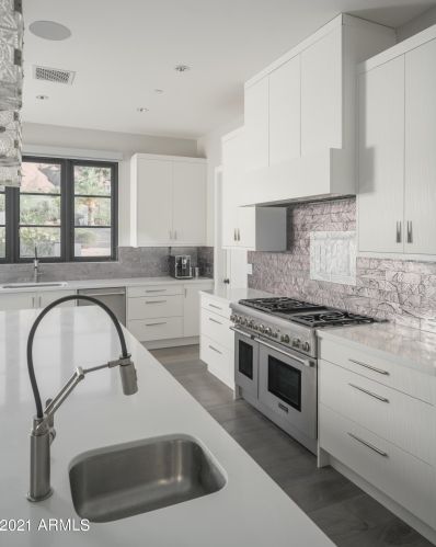 5833 46th Pl, Phoenix AZ  85018-1235 exterior