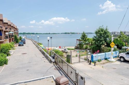 179 Cross St, Bronx NY 10464-1225 exterior