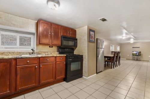 1725 Meade Ave, Chicago IL 60634-5023 exterior