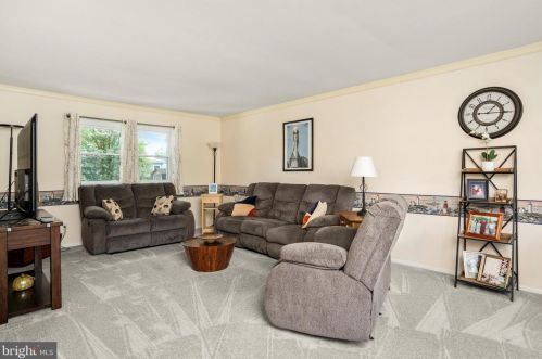 10 Blue Rdg Dr, Trenton NJ 08638-1214 exterior