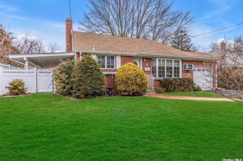 19 Longley Pl, Huntington Station, NY 11746-3113