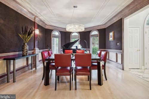 9906 Avenel Farm Dr, Rockville MD 20854-5410 exterior