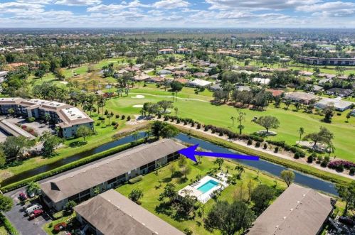 5697 Rattlesnake Hammock Rd, Naples FL 34113-8105 exterior