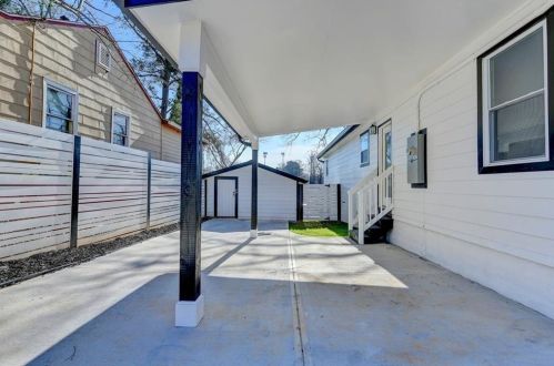 1960 John Calvin Ave, Atlanta GA  30337-2543 exterior