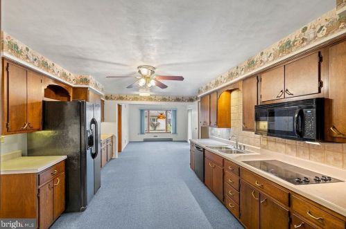 106 Lee Ann Ct, Hanover PA 17331-9560 exterior