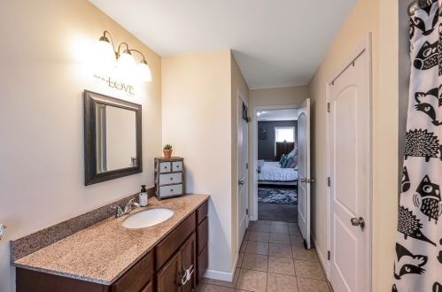 77 Laurence St, Springfield MA 01104-2609 exterior