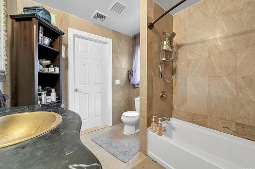 22 Lyons St, Huntington Station NY 11747-1000 exterior