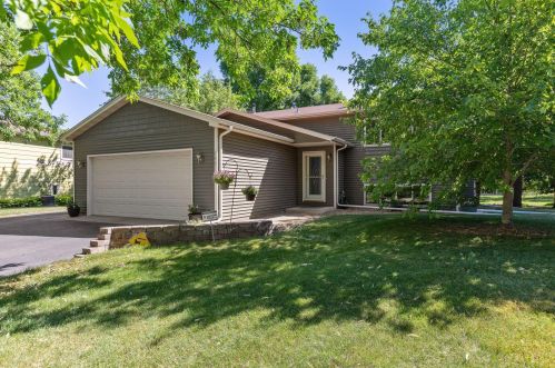 645 Essen Ln, Chaska, MN 55318-2505