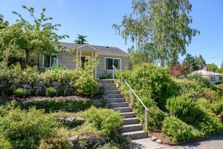 8601 36th Ave, Seattle, WA 98126-3609