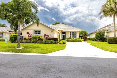 209 Bentley Cir, Fort Pierce, FL 34986-2404