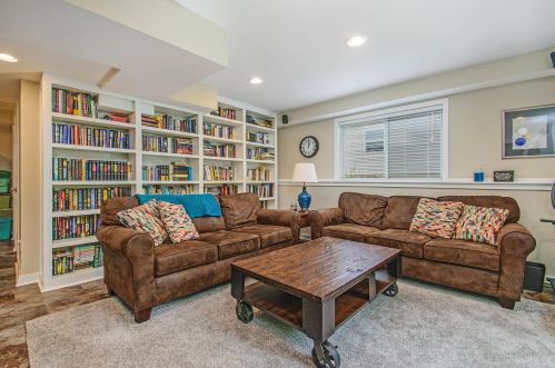 5382 Pinnacle Dr, Wyoming MI 49519-9648 exterior