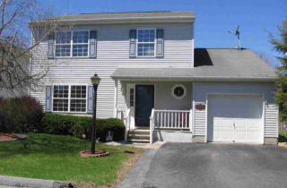 7 Congress Ct, Poughkeepsie NY  12603-4417 exterior
