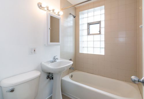 4335 Irving Park Rd, Chicago IL  60641-2831 exterior