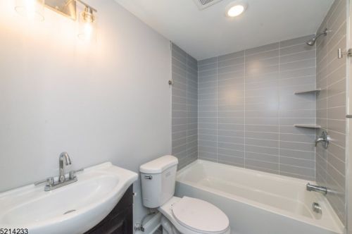 18 Clover Pl, Dover NJ 07803-3103 exterior