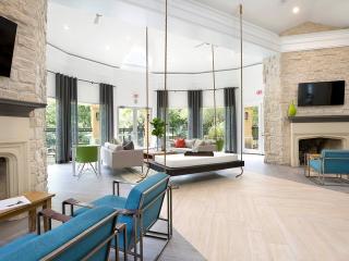 11915 Stonehollow Dr, Austin TX  78758-3102 exterior