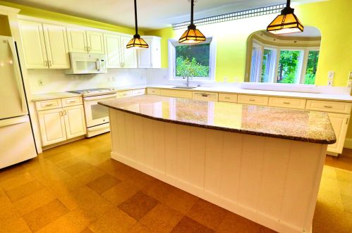 176 Caleb St, Portland, ME 04102-2238