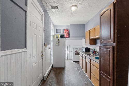 64 Locust St, Lancaster PA 17602-3635 exterior