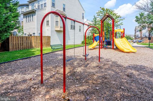 6715 Applemint Ln, Alexandria VA  22310-2651 exterior