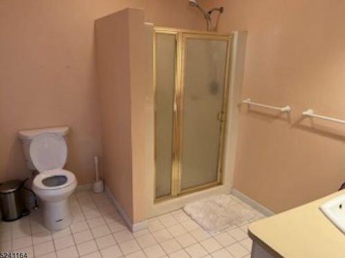 40 Oslo Dr, Rockaway NJ 07866-4239 exterior