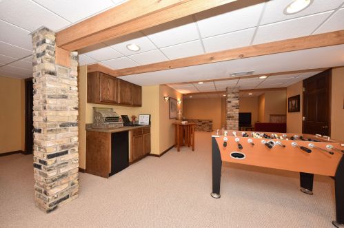 6945 Tesch Ave, Milwaukee WI 53220-2417 exterior