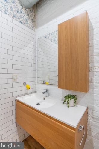 2218 Emerald St, Philadelphia PA 19134-2505 exterior