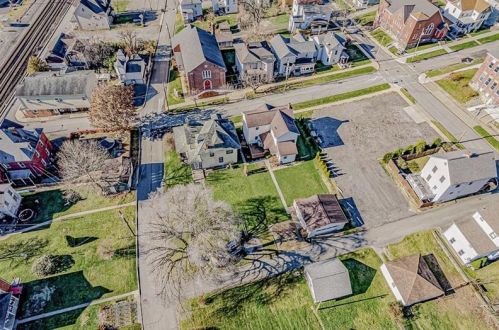 12 Broadway Ave, Manor PA 15665-9706 exterior