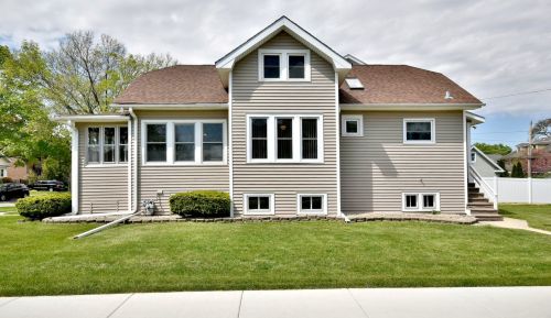 615 Saylor Ave, Elmhurst IL 60126-4305 exterior