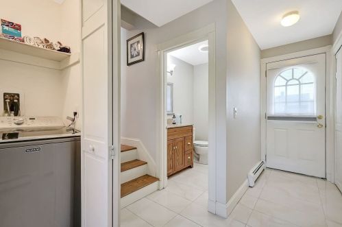 2 Trevor Ln, Worcester MA  01605-1081 exterior