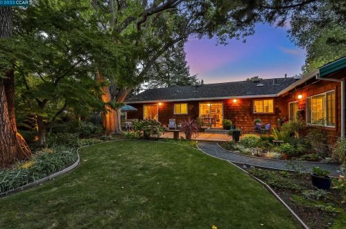 81 Byron Dr, Concord CA 94523-4102 exterior