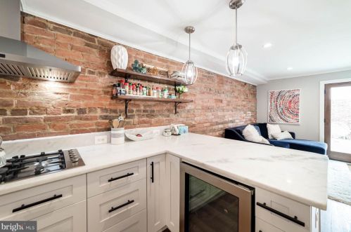 1011 Duke St, Alexandria VA 22314-3402 exterior