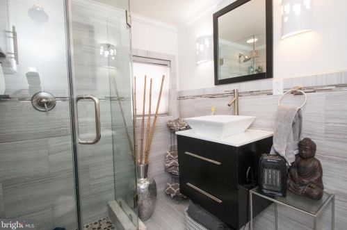 1302 Alder St, Philadelphia PA 19148-4908 exterior