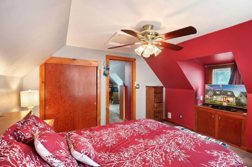 8028 Lisbon Ave, Milwaukee WI 53222-3825 exterior