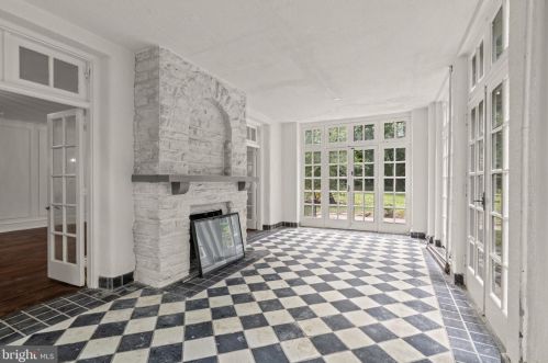 6424 City Ave, Philadelphia PA 19151-2410 exterior