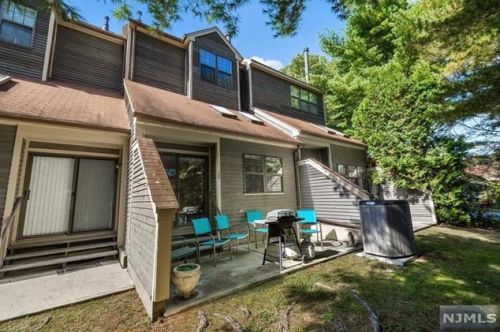 26 Concord Rd, West Milford Lakes NJ  07480-1276 exterior