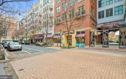 4 Monroe St, Rockville MD 20850-2519 exterior