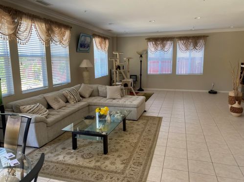 1331 Martin Luther King Jr Dr, Oxnard CA  93030-2575 exterior