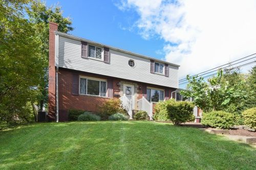 718 Hawthorne Dr, Pittsburgh, PA 15235-4147