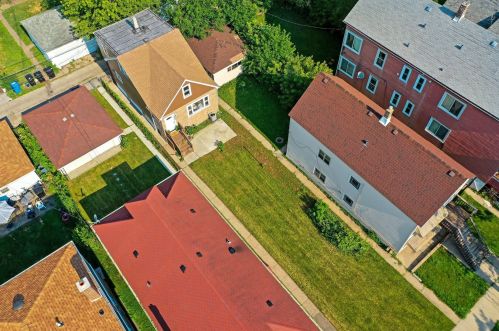 8642 Kingston Ave, Chicago IL  60617-2439 exterior