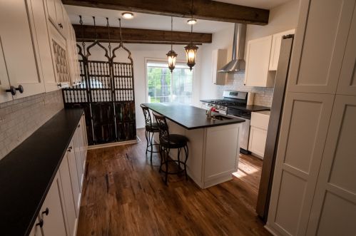 38190 North Ave, Waukegan, IL 60087-1677