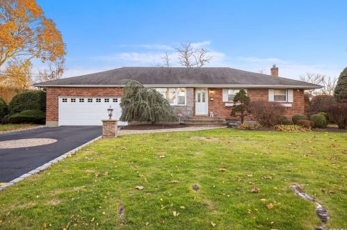 76 Burton Ln, Commack NY 11725-1941 exterior