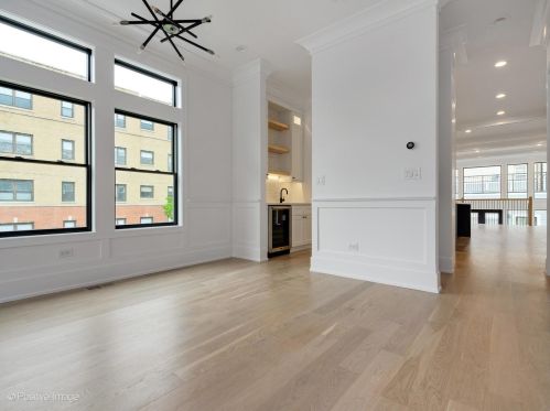 1943 Honore St, Chicago IL  60622-1044 exterior