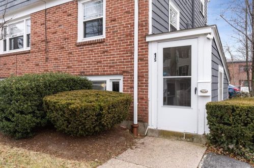 145 Butler Ave, Providence, RI 02906-5331