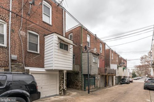 5912 Leithgow St, Philadelphia PA 19123-1420 exterior