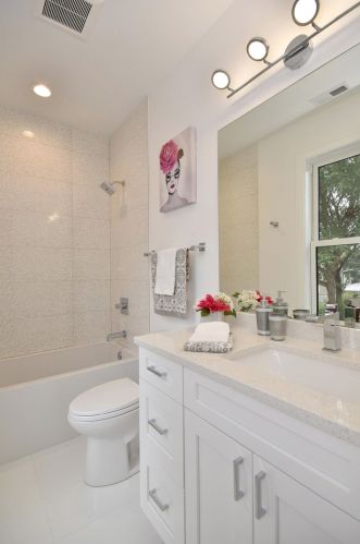 4841 Oakley Ave, Chicago IL 60659-5208 exterior