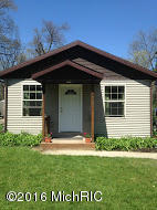 1633 Cherry St, Niles MI  49120-3644 exterior