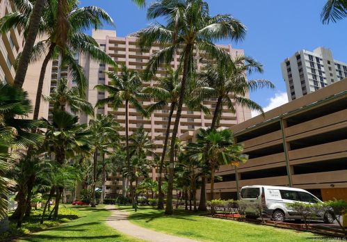 3054 Ala Poha Pl, Honolulu HI 96818-1616 exterior